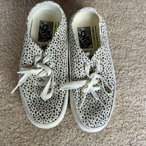 Vans UA Circle Vee animal print sneakers in off-white-US 5.5 VR3 Cush